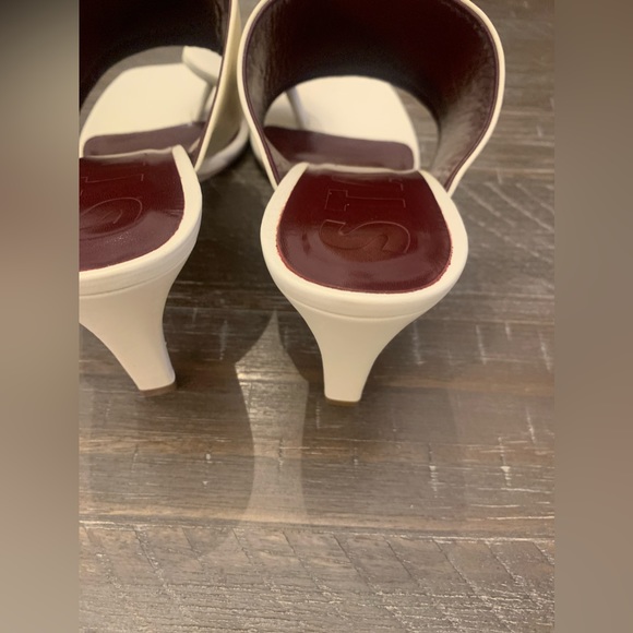 Staud heels made in Italy size 38 1/2.         Off white excellent condition - Picture 4 of 9